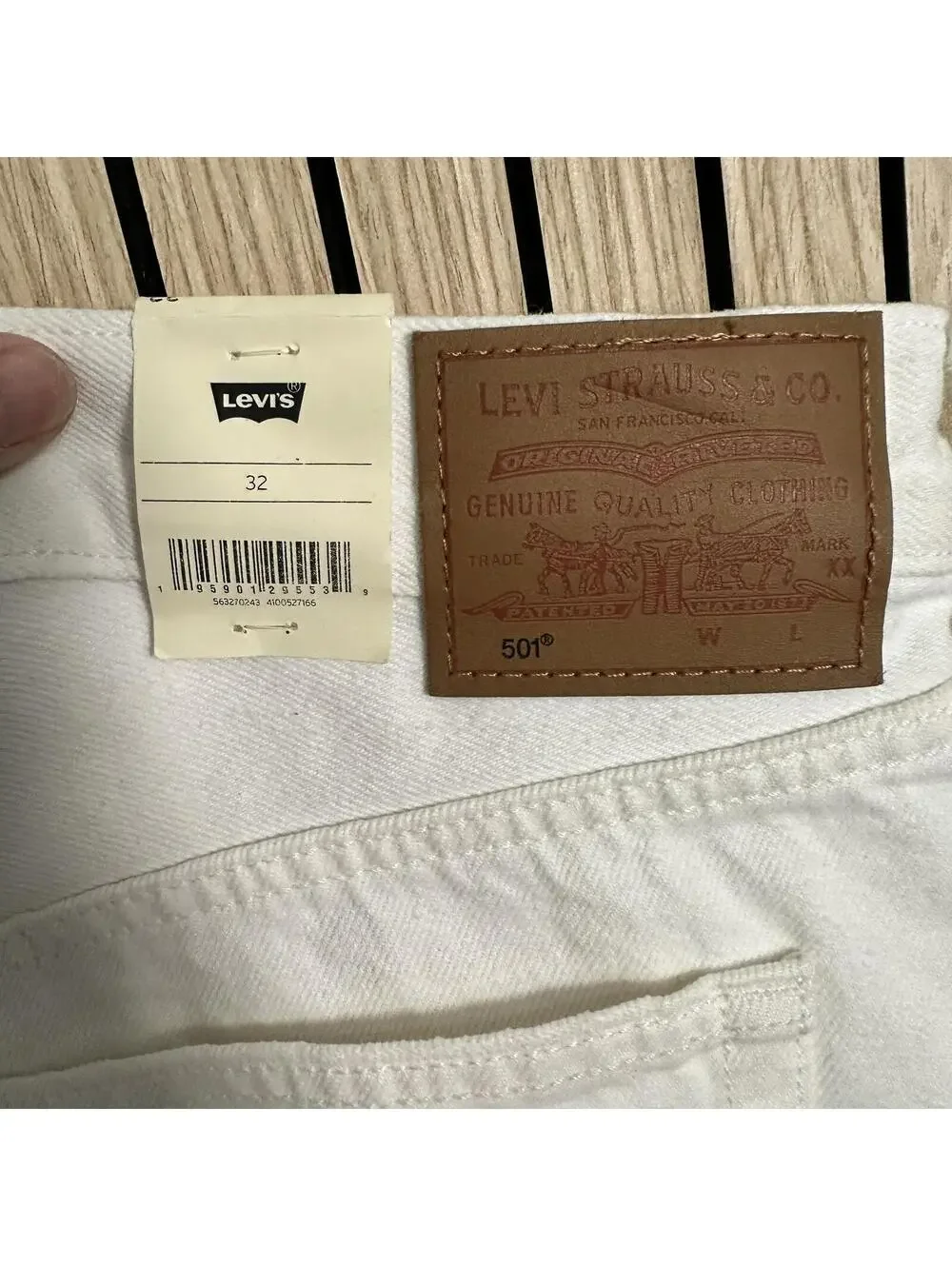 076‎ Levi's Premium 501 Distressed Denim Shorts (Size 32, White, NWT)